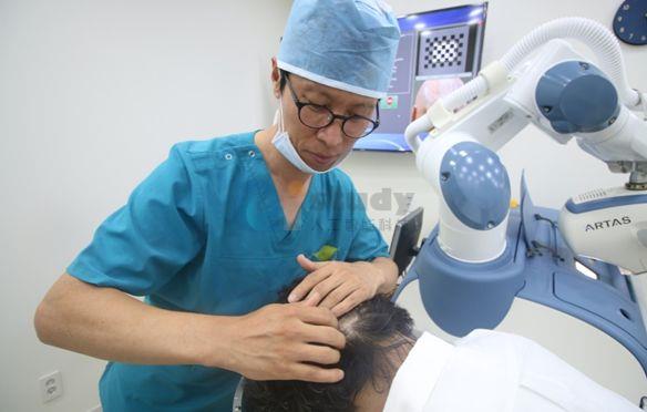 植发机器人很贵,钱袋捂紧是罪 植发机器人很贵,钱袋捂紧是罪