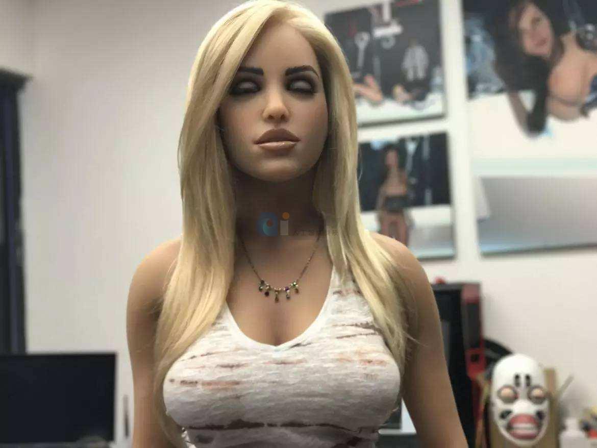 看人工智能的解释，女人是什么？