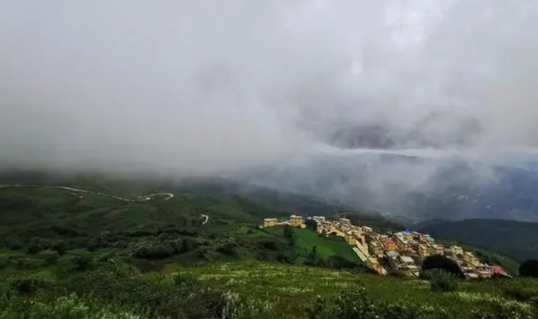 昆明环保：昆明登山环保行动在大尖山举行